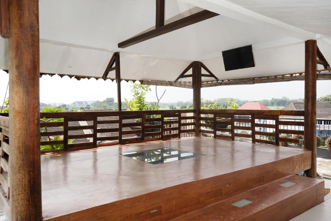 Super Oyo 444 Rafitha Homestay Baturetno Экстерьер фото