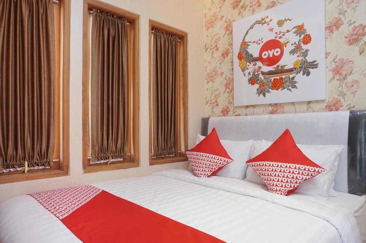 Super Oyo 444 Rafitha Homestay Baturetno Экстерьер фото
