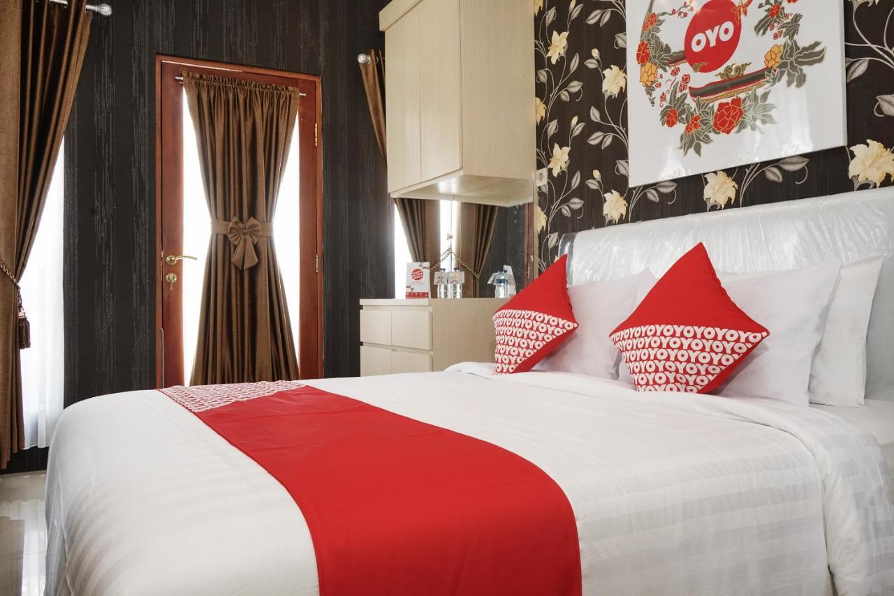 Super Oyo 444 Rafitha Homestay Baturetno Экстерьер фото