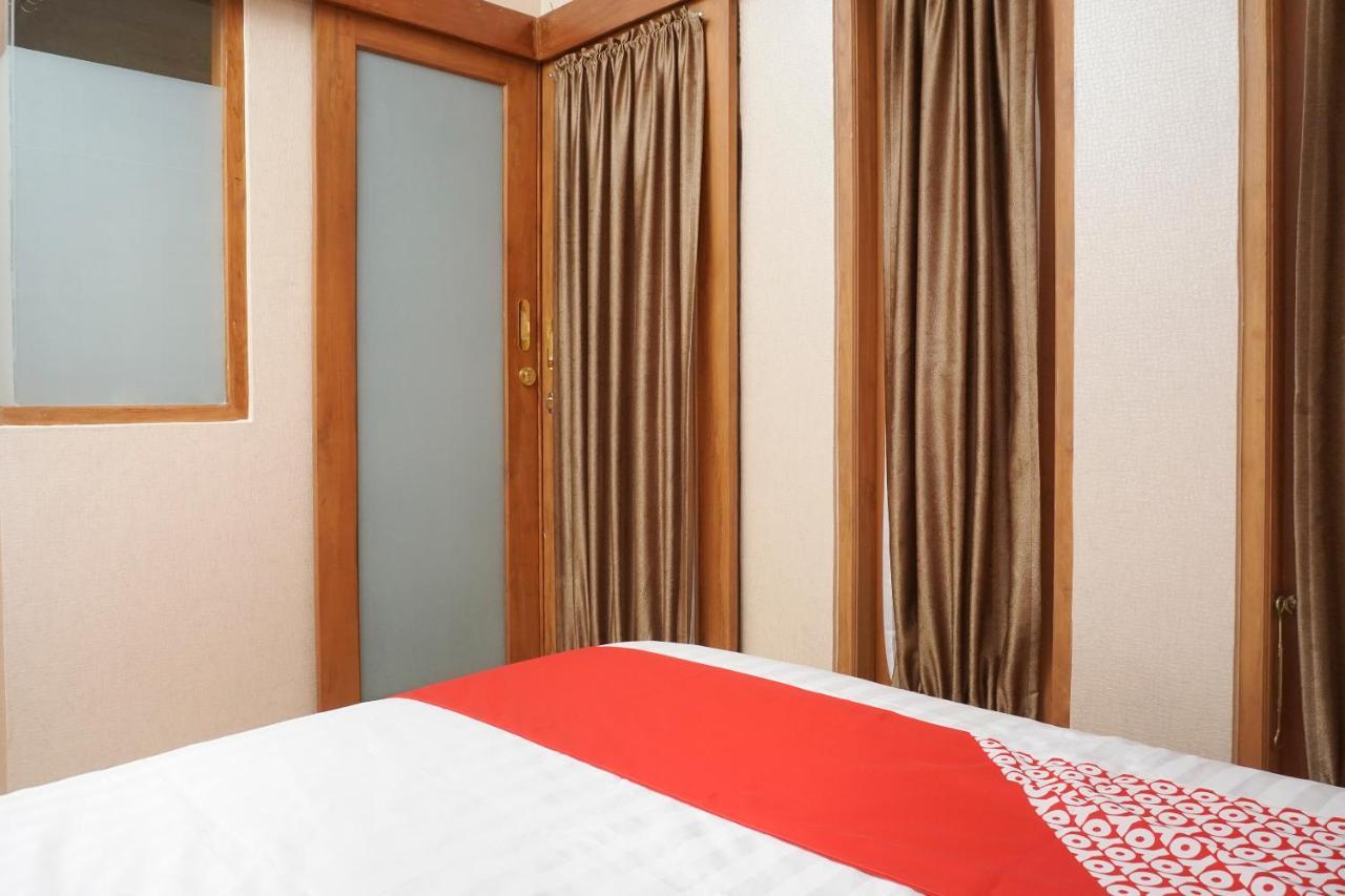 Super Oyo 444 Rafitha Homestay Baturetno Экстерьер фото